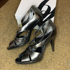 NIB Nine West Lissindao Pewter Marciel Sandals Heels Size 10M